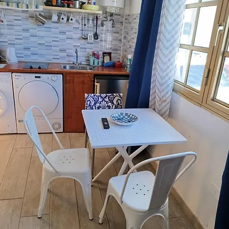 Luminous Cute By The & Harbour Κοραλέχο